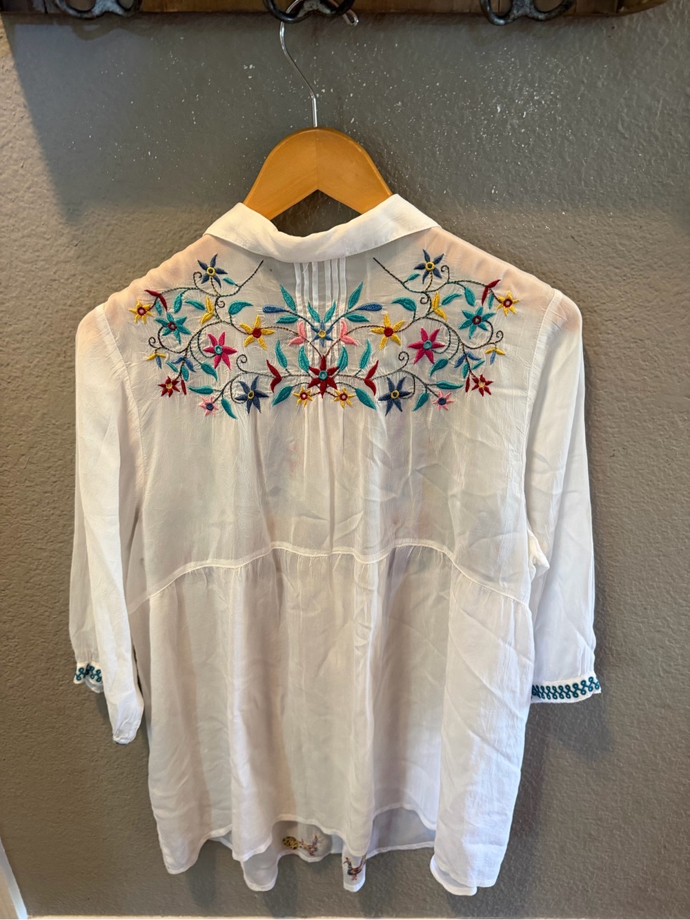 Johnny Was Large Embroidered Cupra Rayon Blouse White Floral Bird Boho Tunic Top - Picture 2 of 5